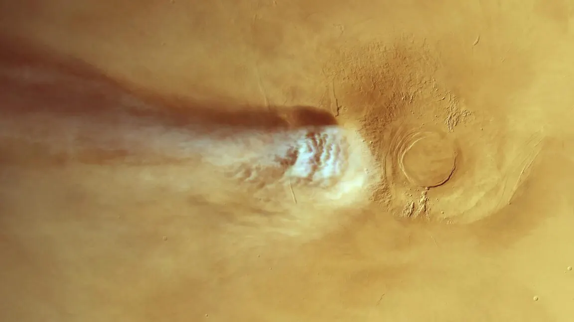 A 1,000-mile cloud on Mars may reveal physics never seen in nature