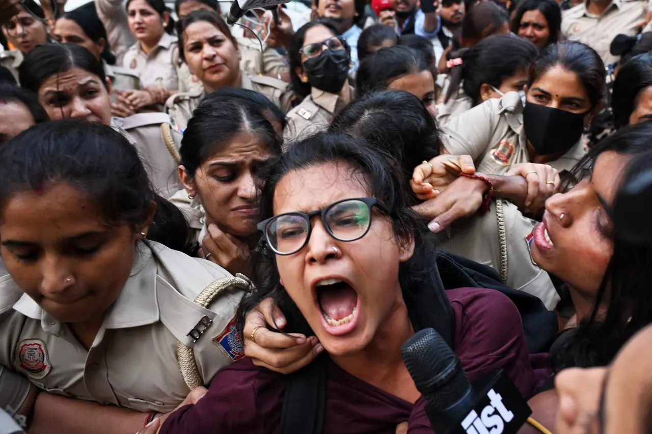 Crowds throng New Delhi and wave Indian flags amid escalating protests