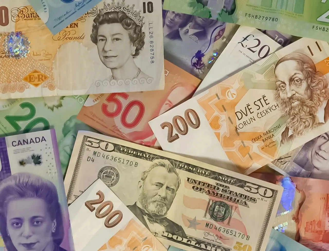 OKX Money lets users save, earn 10% yield and spend dollar stablecoins in one app