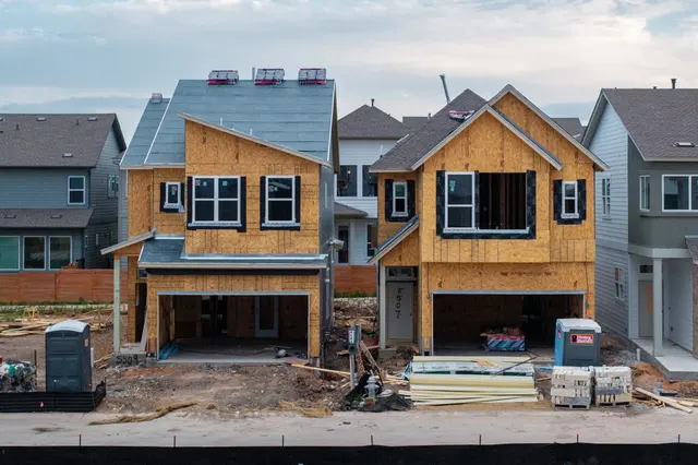 Builders slash prices on new homes as buyer traffic drops to 14-year low
