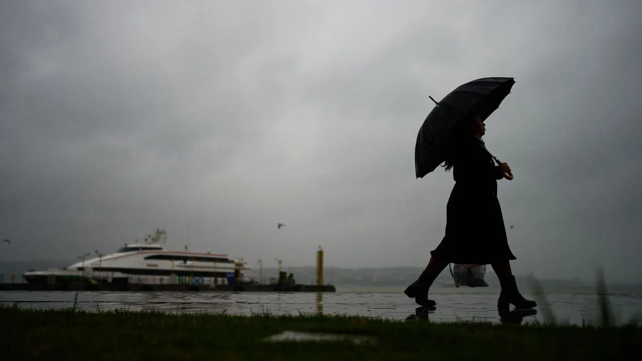 Three dead as heavy rainfall and floods hits Istanbul