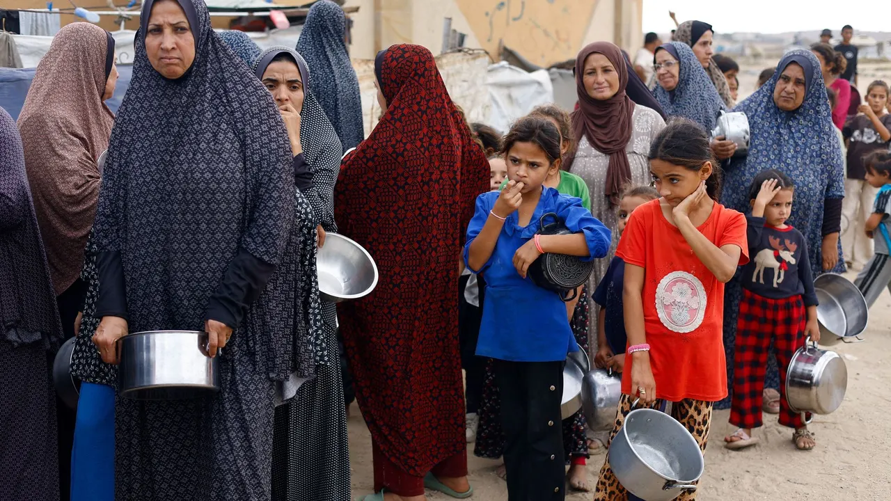 UN cuts food aid to half a million Gazans over funding shortages
