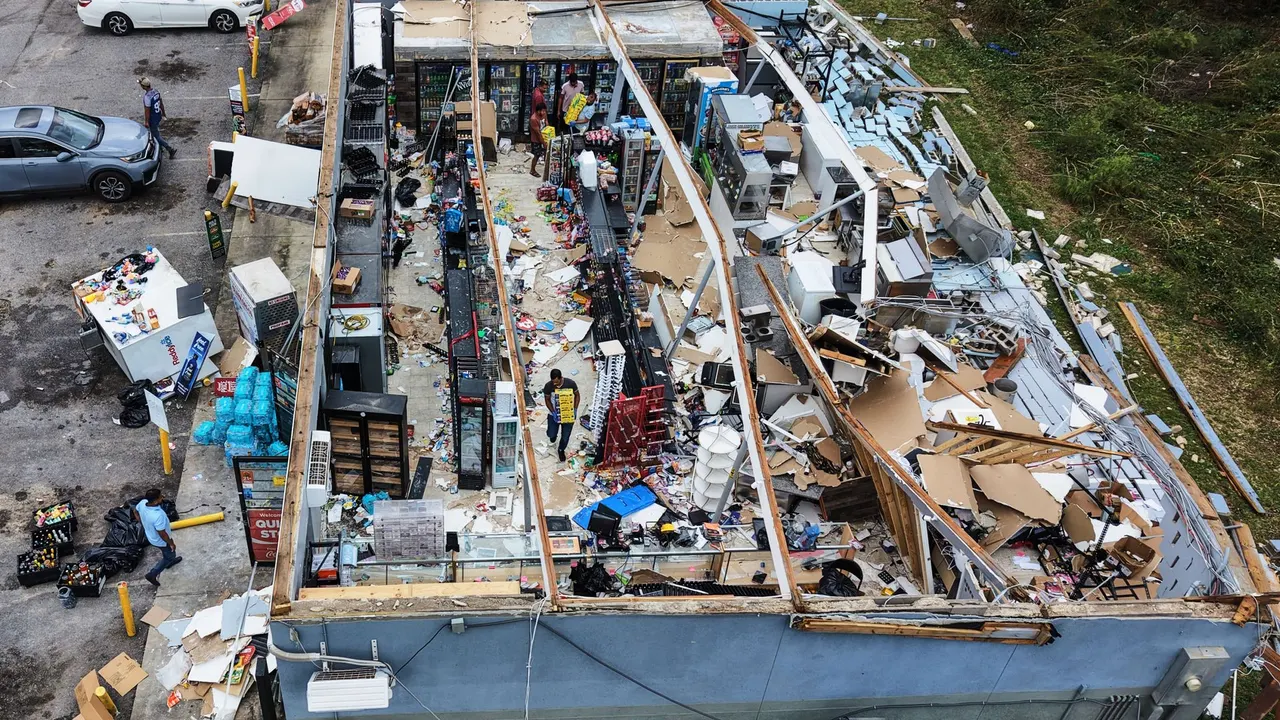 Four dead as Hurricane Isaias crashes into US - as Mexico braces itself for major storm