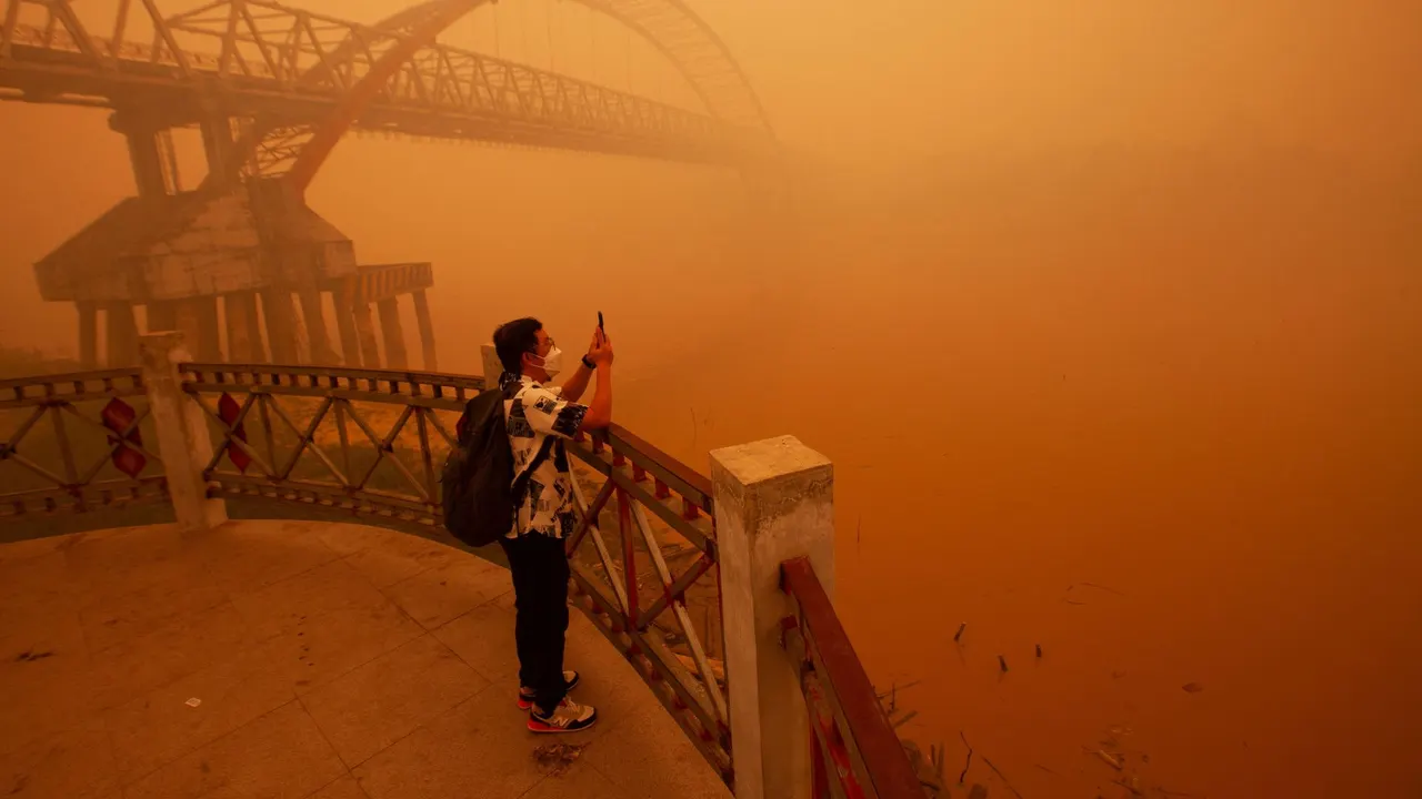 Eerie orange smog shrouds Indonesian cities